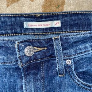 High-rise, ankle length Levi’s
